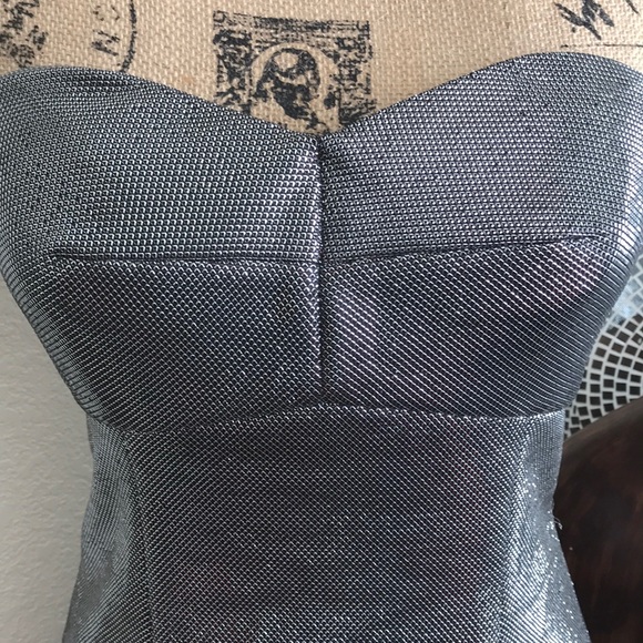 🌺Guess Strapless Dress🌺 - Picture 4 of 5